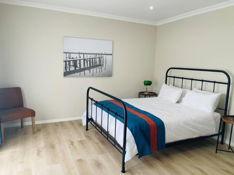Private Modern 10 Bdrm Home Tucked Away In Sandton Johannesburgo Exterior foto